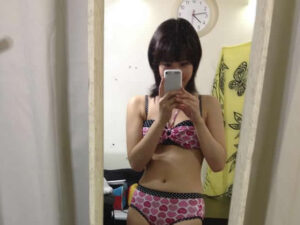 女子大生さなちゃんのハートの水着がCawaii鏡撮り画像