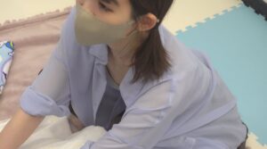 実写版ドラえもんでしずかちゃん役に選ばれそうな童顔おさげちっぱいママ胸チラ盗撮